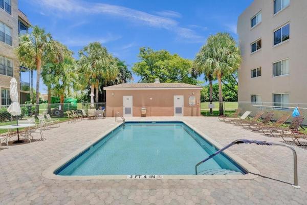 Tangerine Of Pine Island Ridge, 9430 Tangerine Pl #205, Davie, Florida 33324, image 2
