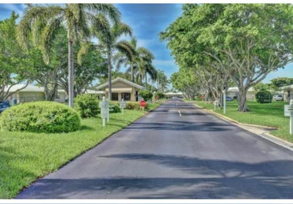 Boca Lakes, 20862 Vinesta Cir, Boca Raton, Florida 33433, image 1