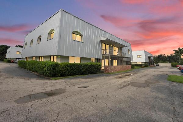 Centre Hill Courts, 825 NW 13th St #110, Boca Raton, Florida 33486, image 1