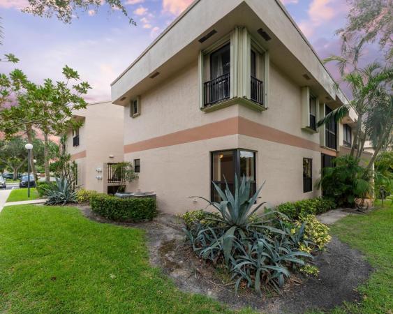 Applewood Village 2, 2777 Carambola Cir #1949, Coconut Creek, Florida 33066, image 1