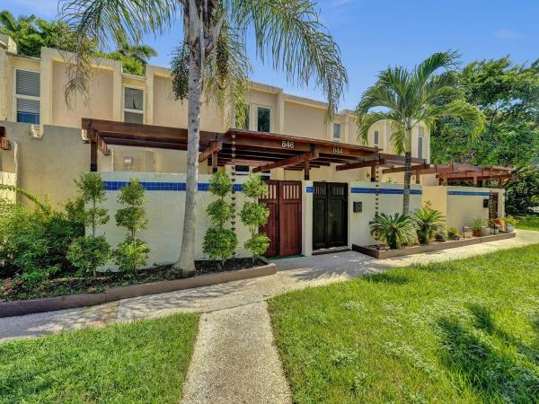 Footbridge Townhouse, 846 NE 20th Dr, Wilton Manors, Florida 33305, image 1