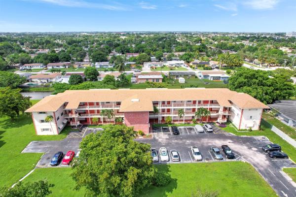 Lake Park Gardens, 4731 NW 10th Ct #310, Plantation, Florida 33313, image 1