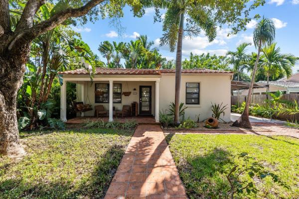 Viniks, 900 SW 9th Ter, Fort Lauderdale, Florida 33315, image 1