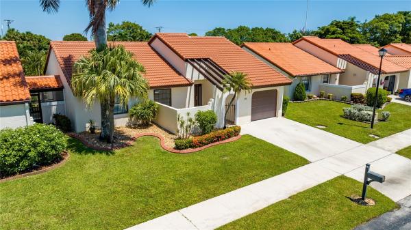 Columbia Square, 19 Columbia Ct, Deerfield Beach, Florida 33442, image 1