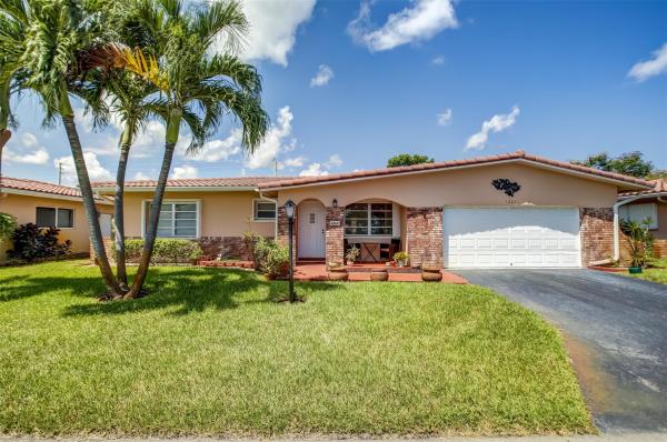 Crystal Lake Villas, 1265 NW 44th St, Deerfield Beach, Florida 33064, image 1