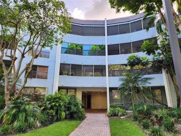 Kendall Gate, 10852 N Kendall Dr #305, Kendall, Florida 33176, image 1