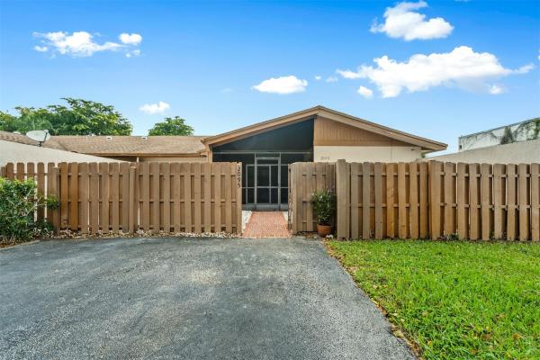 Cedarwood Villas, 2095 SW 24th Cir, Boynton Beach, Florida 33426, image 1