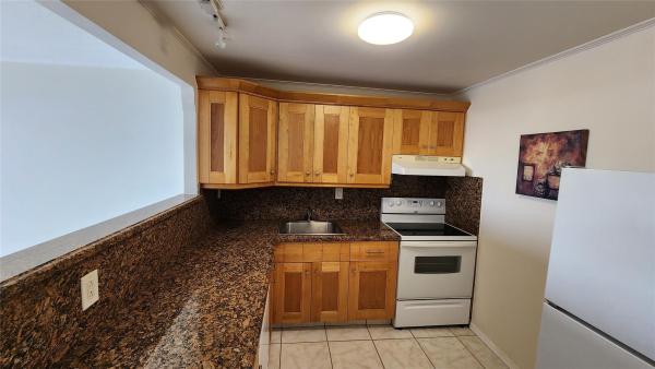 Gateway House North, 16740 NE 9 Ave #807, North Miami Beach, Florida 33162, image 3