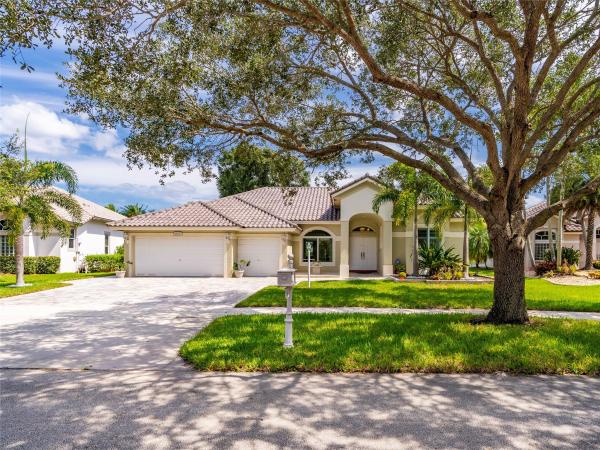Stoneridge Lake Estates, 16203 S Segovia Cir, Fort Lauderdale, Florida 33331, image 1