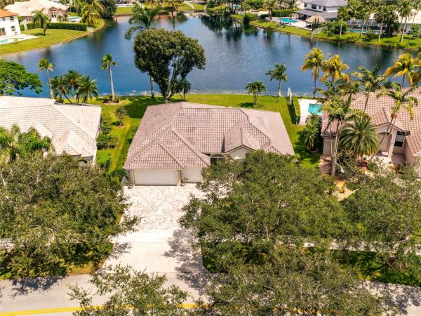 Stoneridge Lake Estates, 16203 S Segovia Cir, Pembroke Pines, Florida 33331, image 2