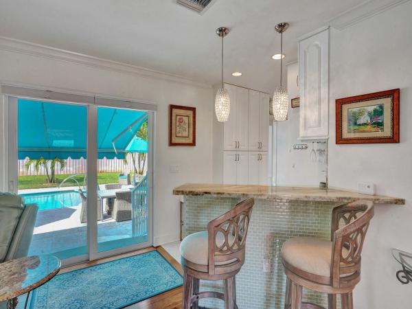 Valencia At Wilton Manors, 325 NE 23rd St, Wilton Manors, Florida 33305, image 1