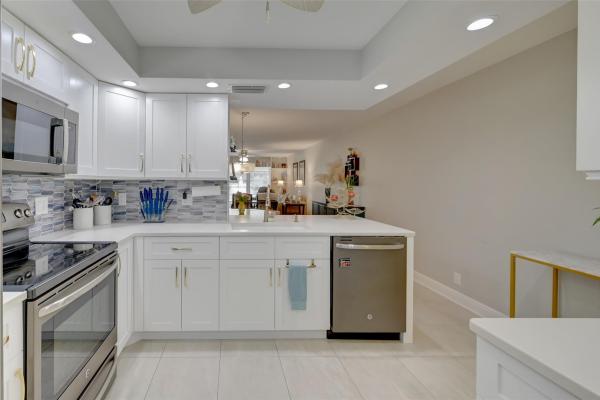 Lucaya Village, 2202 Lucaya Bnd #E2, Coconut Creek, Florida 33066, image 1