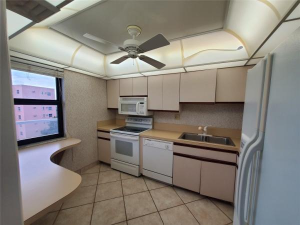 The Waterbury, 1401 N Riverside Dr #706, Pompano Beach, Florida 33062, image 2