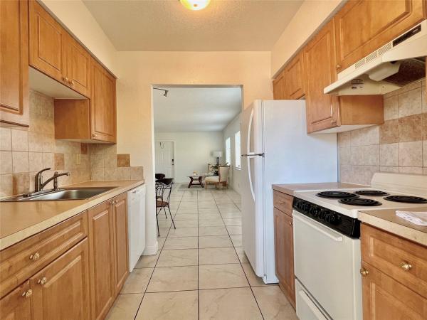 Wilton Village, 2607 NE 8th Ave #6, Wilton Manors, Florida 33334, image 1