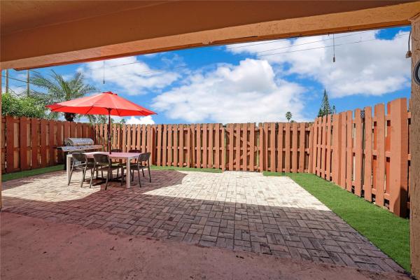 Forest Oak, 241 W Forest Oak Cir, Davie, Florida 33325, image 2