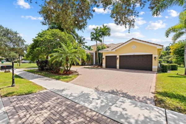 Long Lake Ranches, 10758 Garden Ridge Ct, Davie, Florida 33328, image 1