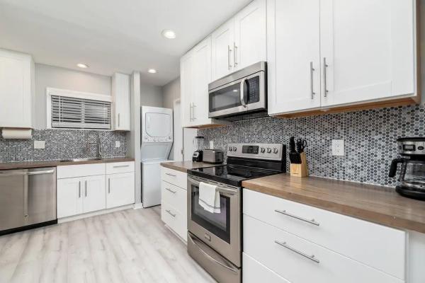 Valencia At Wilton Manors, 816 NE 21st Dr, Wilton Manors, Florida 33305, image 1