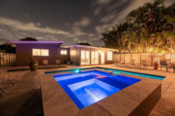 Valencia At Wilton Manors, 816 NE 21st Dr, Wilton Manors, Florida 33305, image 2