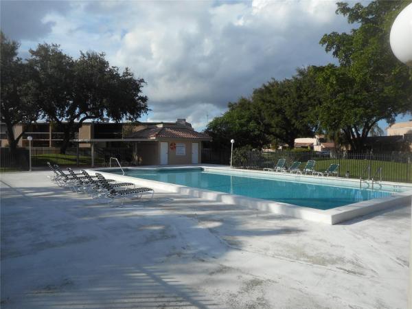 Golfwood, 20634 NE 7th Ct, Ives Estates, Florida 33179, image 2