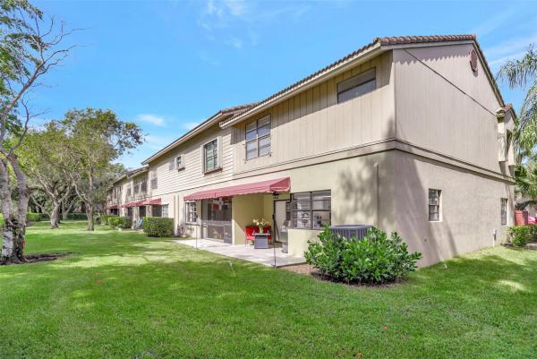 Vineyards Of Plantation, 9161 Vineyard Lake Dr, Plantation, Florida 33324, image 1