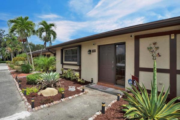 Hollywood Gardens, 3842 Farragut St #3842, Hollywood, Florida 33021, image 1