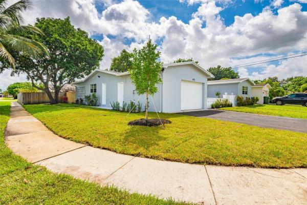 Boulevard Heights, 601 SW 69th Ter, Pembroke Pines, Florida 33023, image 1