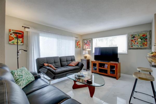 Du Barry, 2715 NE 49th St #101, Fort Lauderdale, Florida 33308, image 1