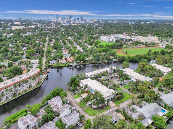 Townhouse Isles, 8 Middlesex Dr, Wilton Manors, Florida 33305, image 1