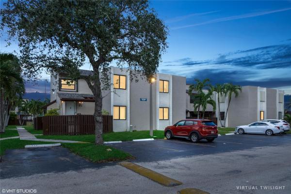 Indian Lake Village, 10304 NW 9th Street Cir #201, Fountainebleau, Florida 33172, image 1