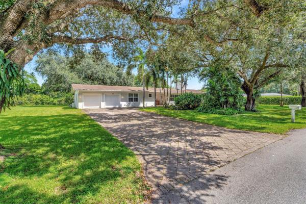 20 N Bel Air Dr, Plantation, Florida 33317, image 1