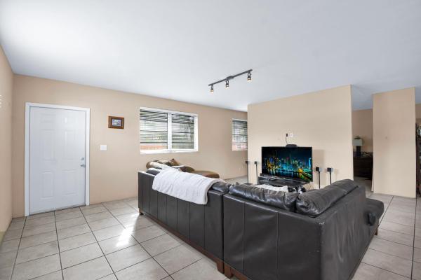 Hollywood South Side, 1116 S 17th Ave #1-3, Hollywood, Florida 33020, image 2