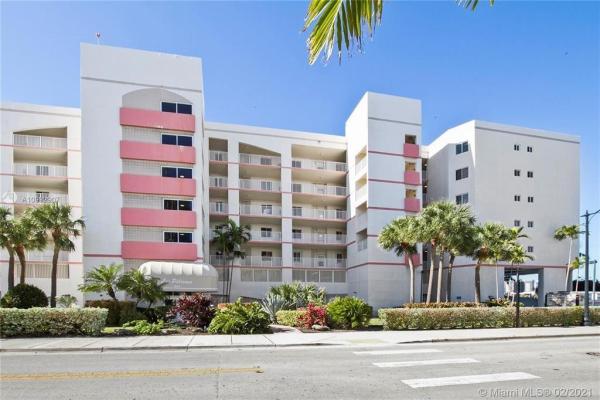 Les Pelicans, 18260 N Bay Rd #304, Sunny Isles Beach, Florida 33160, image 1