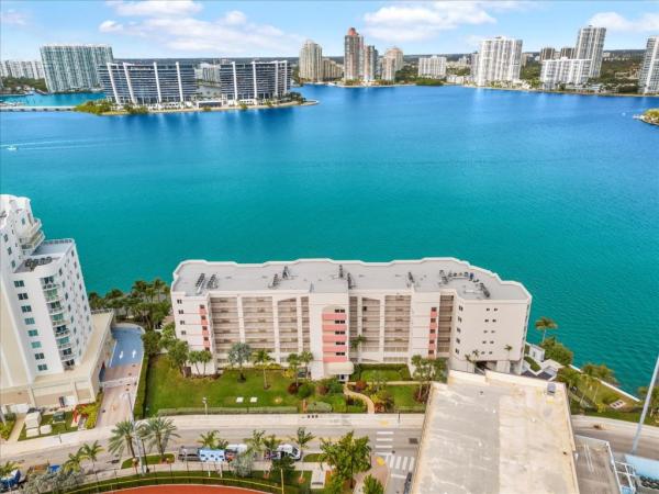 Les Pelicans, 18260 N Bay Rd #304, Sunny Isles Beach, Florida 33160, image 2