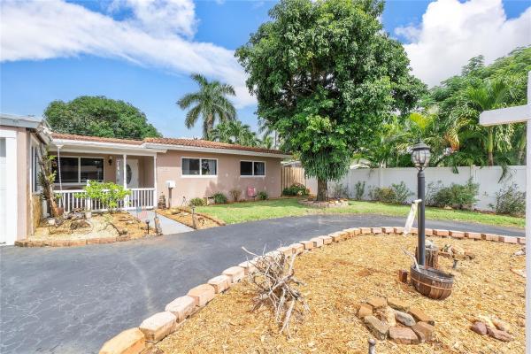 Jenada Villas, 729 NW 29th Ct, Wilton Manors, Florida 33311, image 1