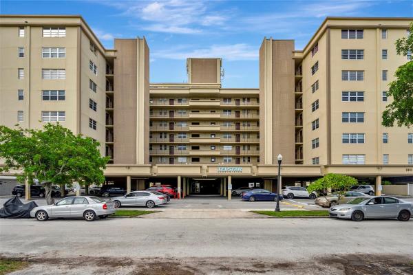 Telstar, 1811 Jefferson St #202, Hollywood, Florida 33020, image 1
