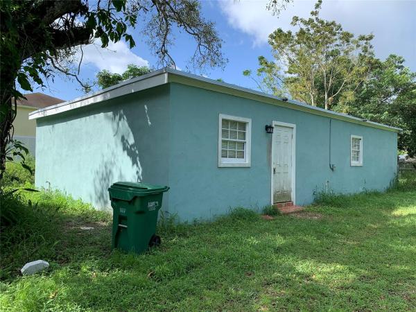 Westwood Manor, 2203 S 33rd St, Fort Pierce, Florida 34947, image 1