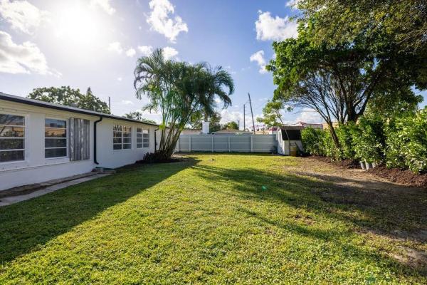 Heritage Lake Estates, 6741 Franklin St, Hollywood, Florida 33024, image 3