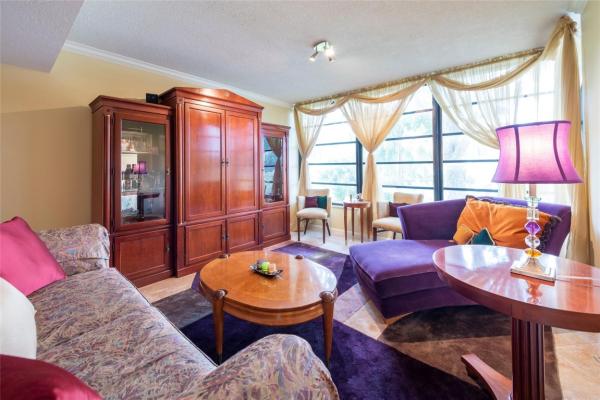 Whitehall 2 Of Pine Island Ridge, 1707 Whitehall Dr #206, Davie, Florida 33324, image 2