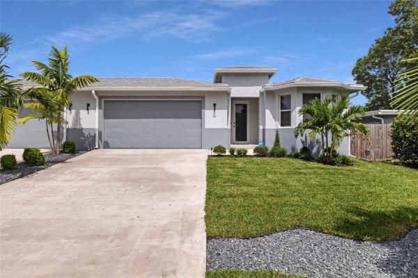 Petite, 21 NE 25th St, Wilton Manors, Florida 33305, image 1