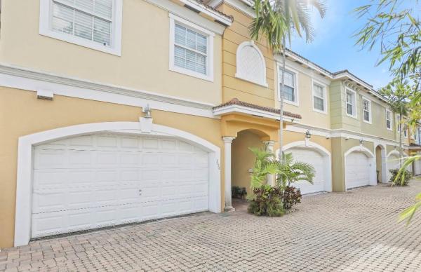Villa Escondida, 3028 NE 5th Ter #12, Wilton Manors, Florida 33334, image 1
