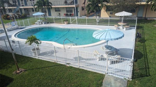 Pembroke House, 7401 Pines Blvd #204, Pembroke Pines, Florida 33024, image 1