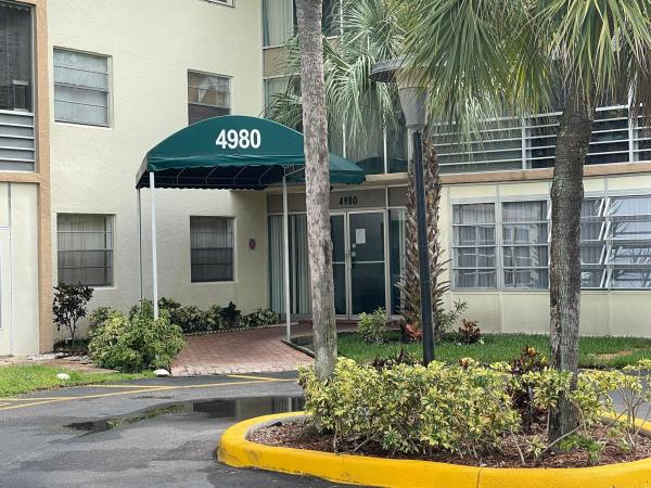 Sabal Palm Village, 4980 E Sabal Palm Blvd #232, Tamarac, Florida 33319, image 1