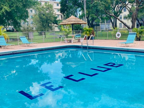 Le Club At Cypress Bend, 2112 S Cypress Bend Dr #306, Pompano Beach, Florida 33069, image 1
