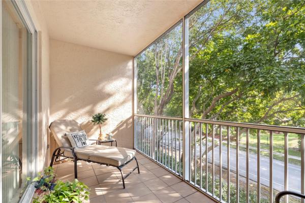 Yardley, 7775 Yardley Dr #315, Tamarac, Florida 33321, image 2