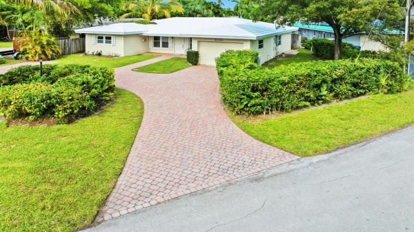 Coral Point, 2001 NE 24th St, Wilton Manors, Florida 33305, image 1
