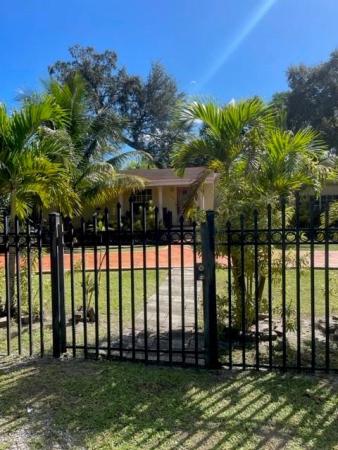 Pleasant Village, 764 NE 164th St, Golden Glades, Florida 33162, image 1