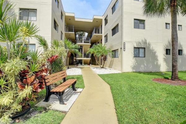 Cypress At Las Verdes, 5370 Las Verdes Cir #315, Delray Beach, Florida 33484, image 1