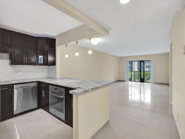 Racquet Club At Bonaventure, 410 Lakeview Dr #103, Weston, Florida 33326, image 1