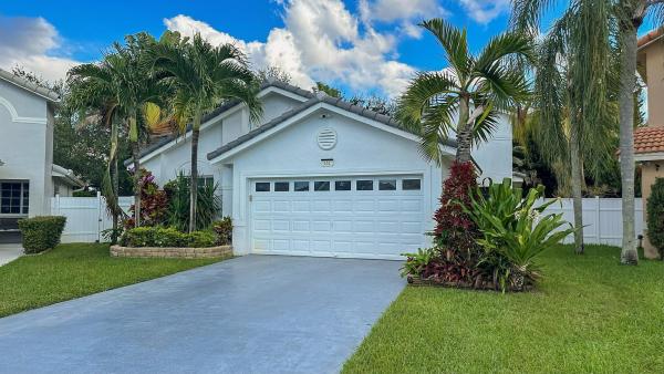 Tiffany Cove At Silver Lakes, 651 SW 176th Ave, Pembroke Pines, Florida 33029, image 1