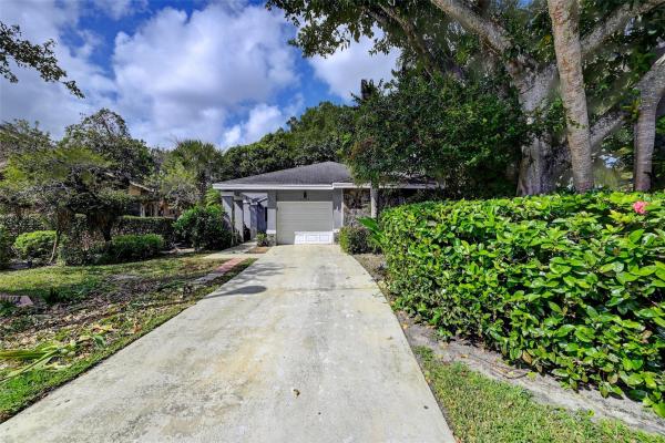 Tamarind Village, 2677 Aloe Ave, Coconut Creek, Florida 33063, image 1